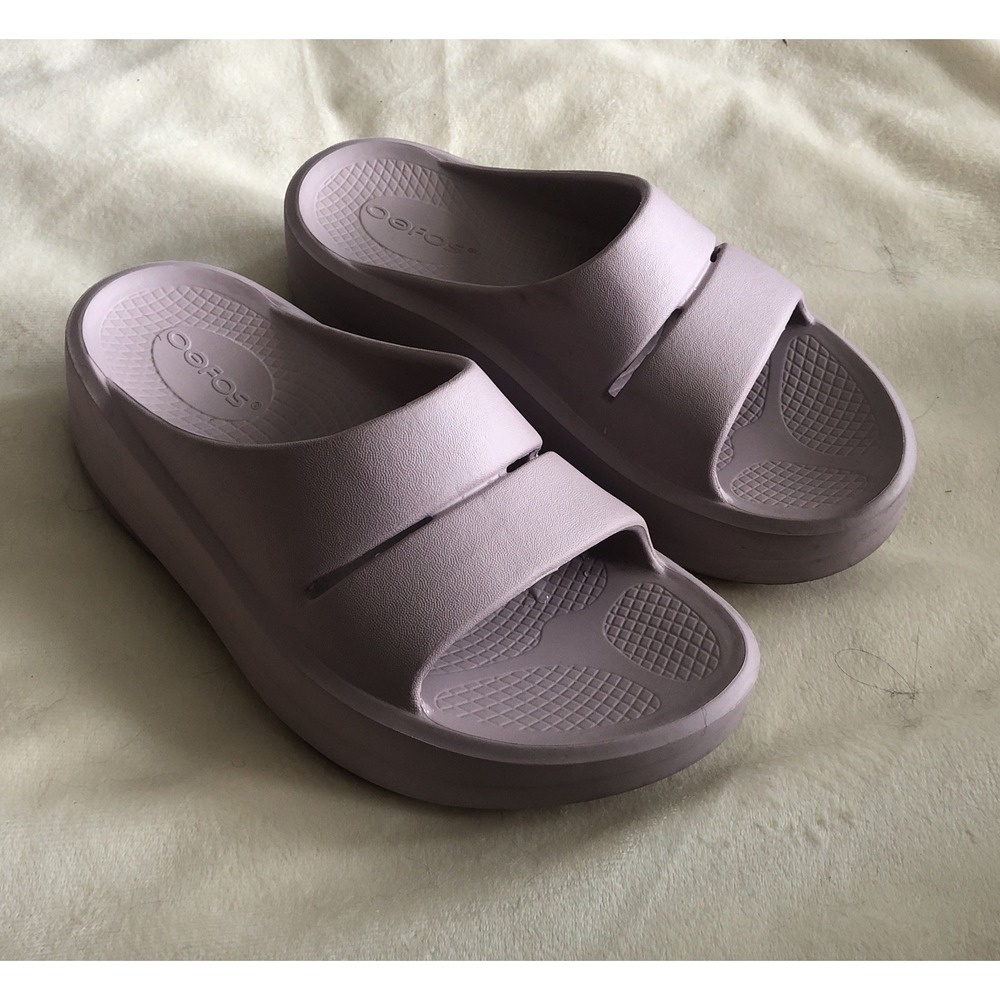 OOFOS Women's Slide Sandals in Light Mauve